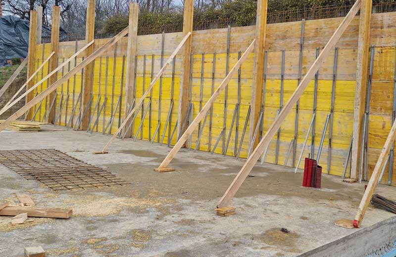 Opaženje betonskega zidu pri temeljni plošči